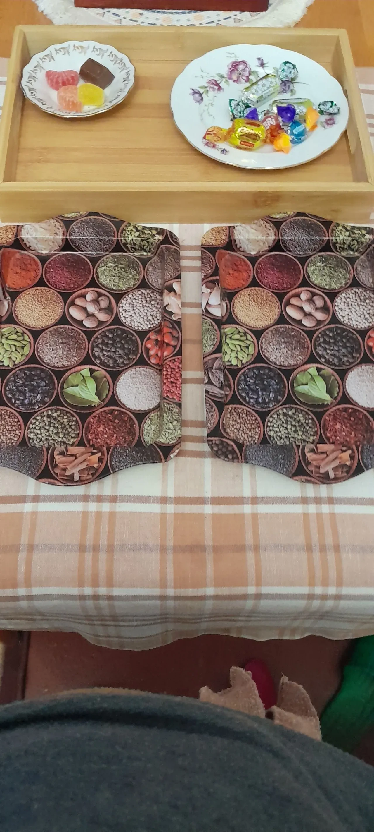 Поднос с изображением специй. Жесть.р.26-13,2 см