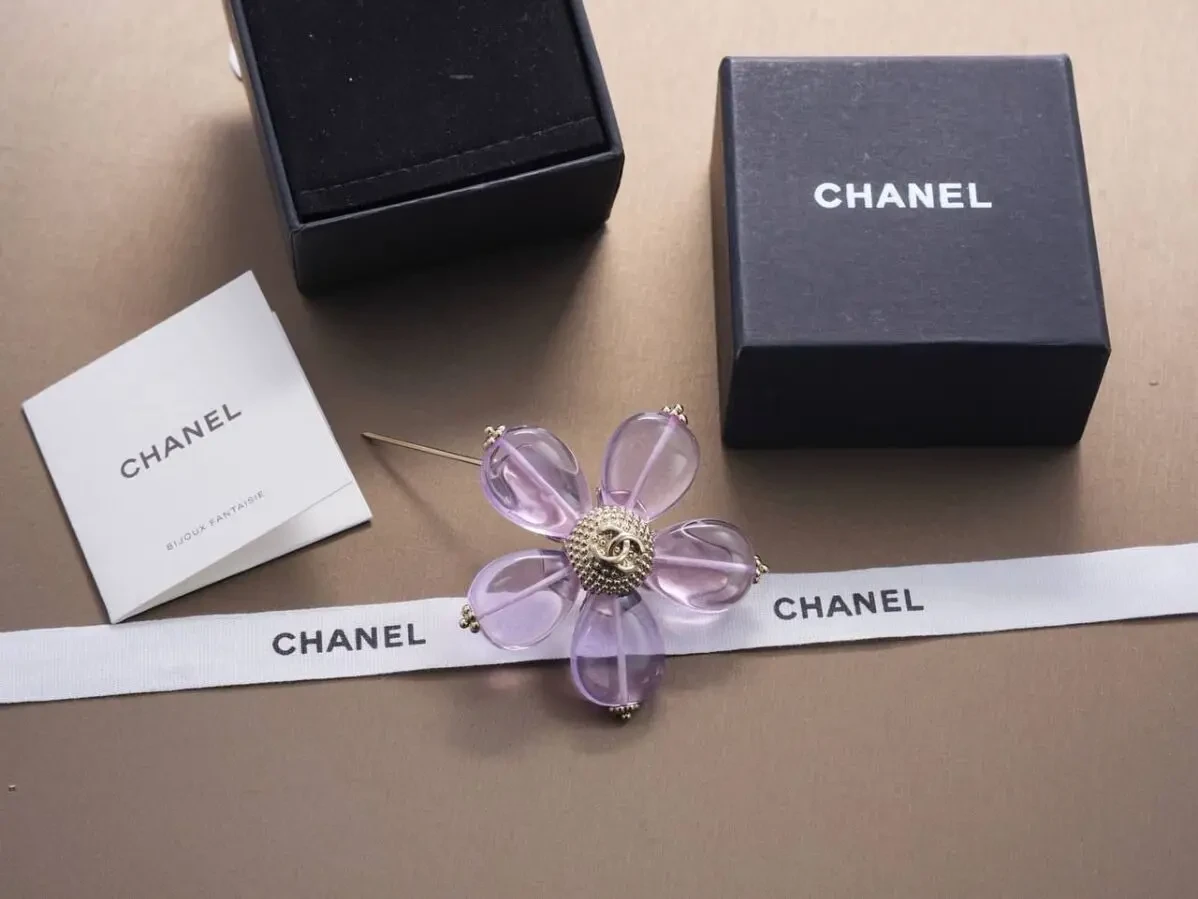 Брошка Chanell 3