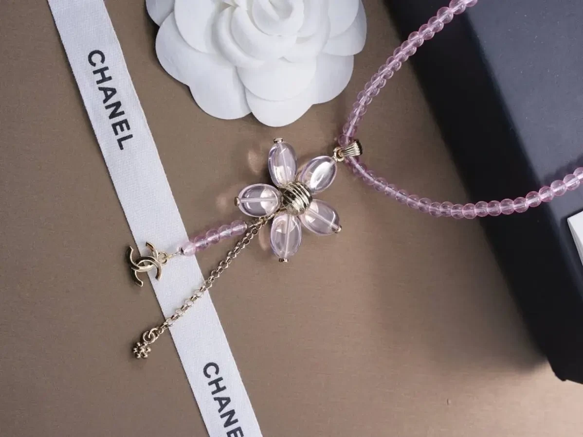 Брошка Chanell 8