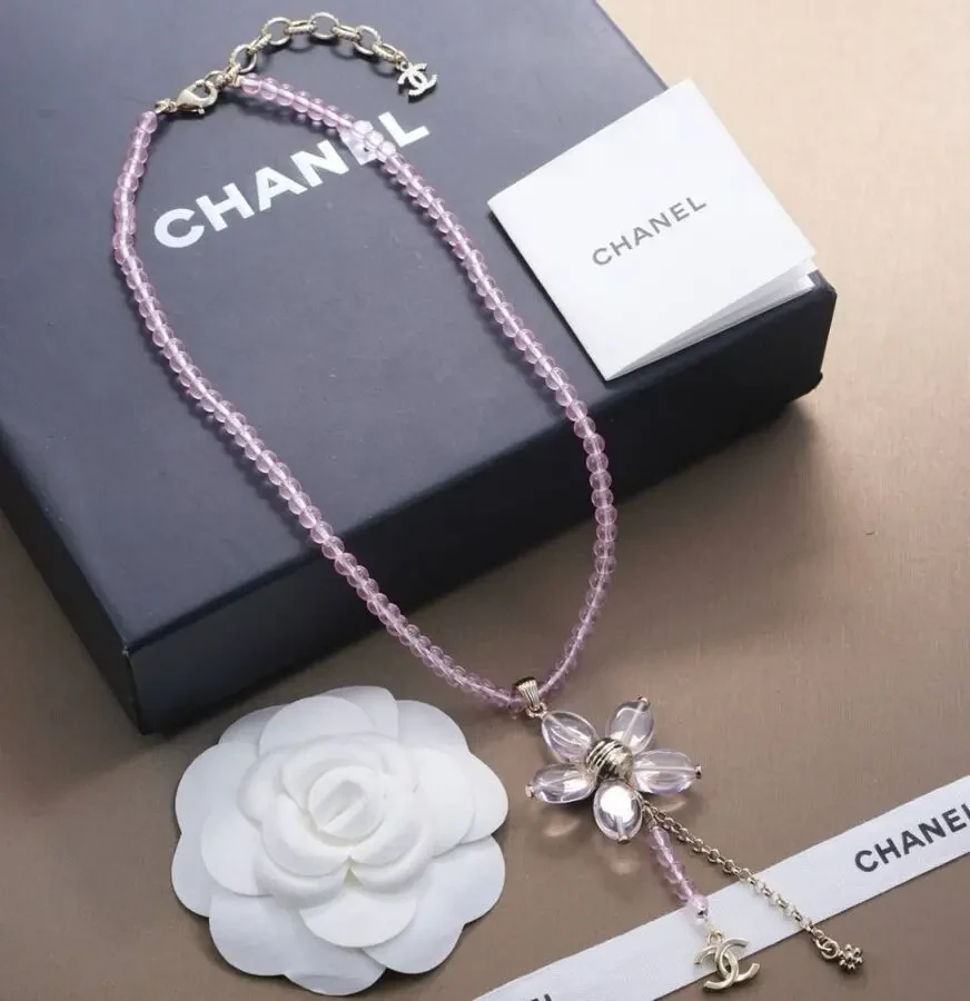 Брошка Chanell 6