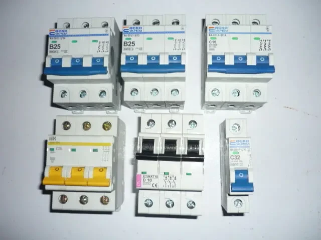 Автоматичний вимикач В25
