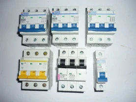 Автоматичний вимикач В25