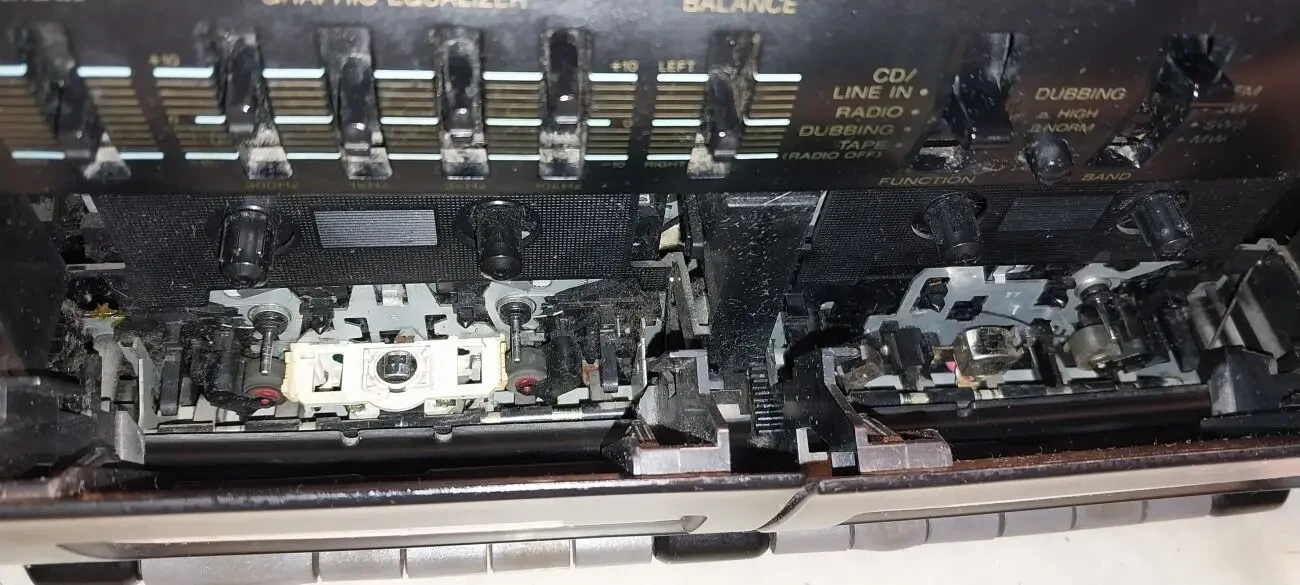 Магнітола  Sony CSF-W 475S. Хороший стан як для 35 річного апарата. В 4