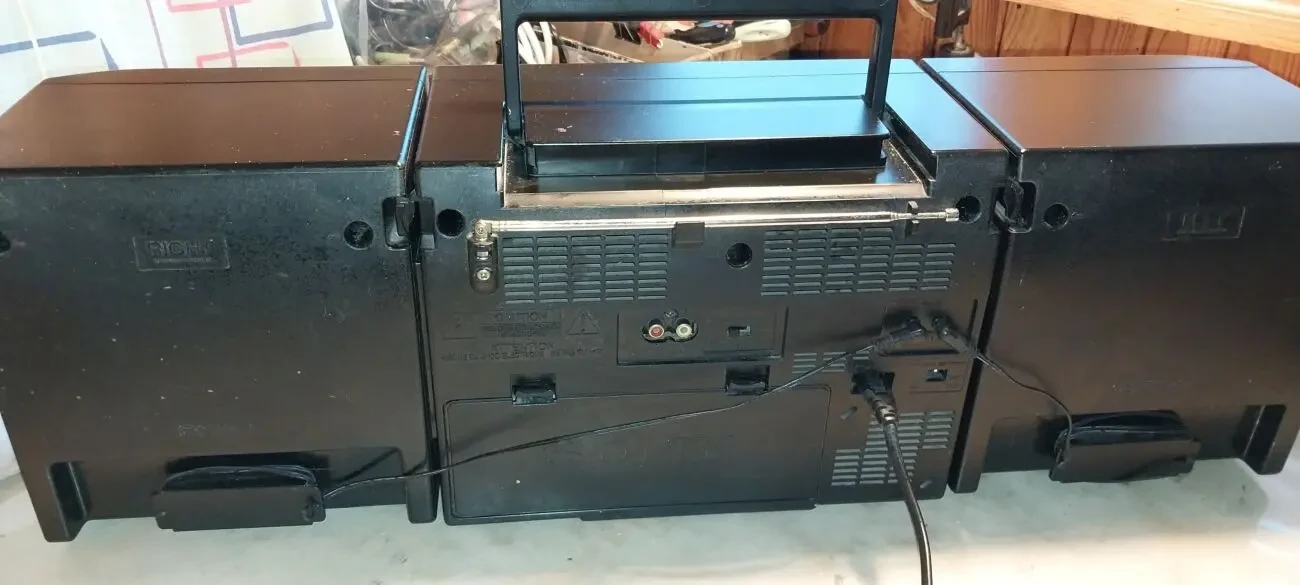 Магнітола  Sony CSF-W 475S. Хороший стан як для 35 річного апарата. В 3