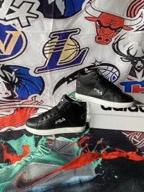 Жіночі кросівки FILA