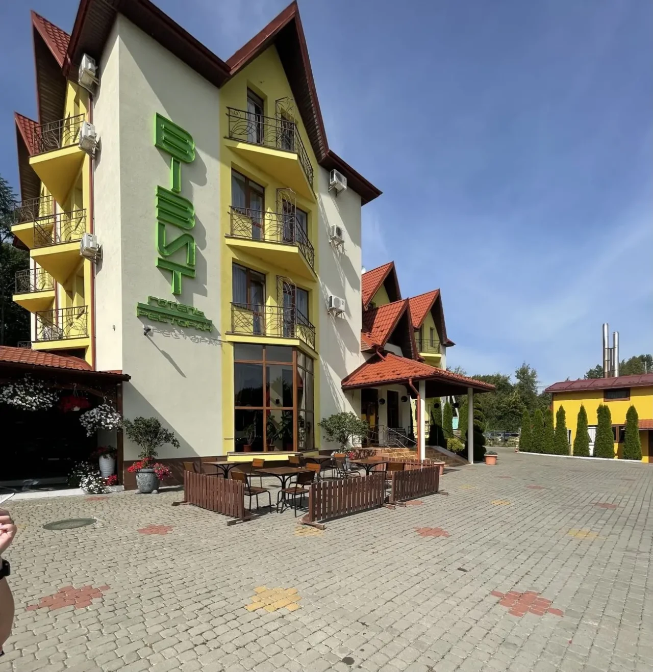 Готель-ресторан ВІЗИТ