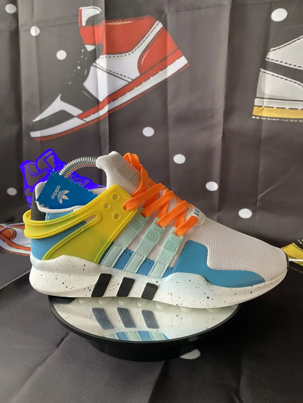 Жіночі кросівки Adidas Eguipment