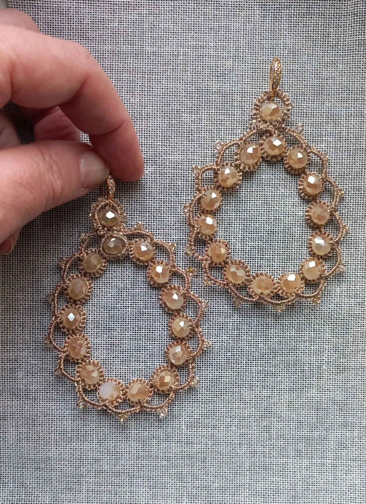 Сережки мереживні  Шампань.  Техніка фріволіте анкарс .