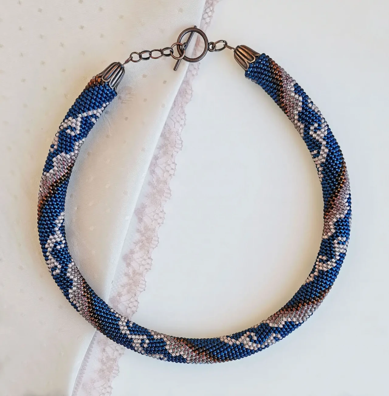 Прикраса із бісеру кольє-джгут Ейфорія