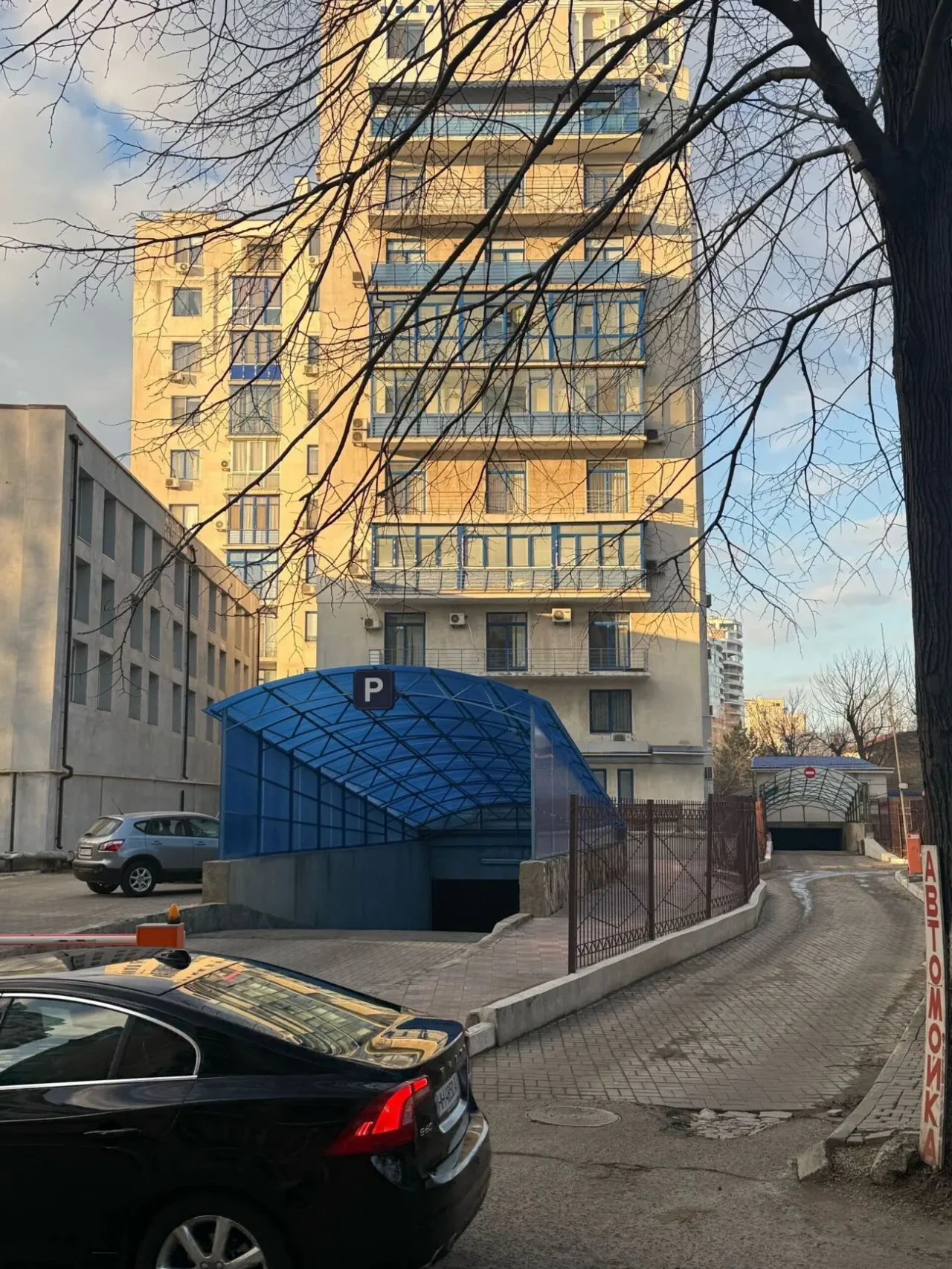 Крытый паркинг в центре ОдессыМукачевский переулок, район Музкомедии. 2