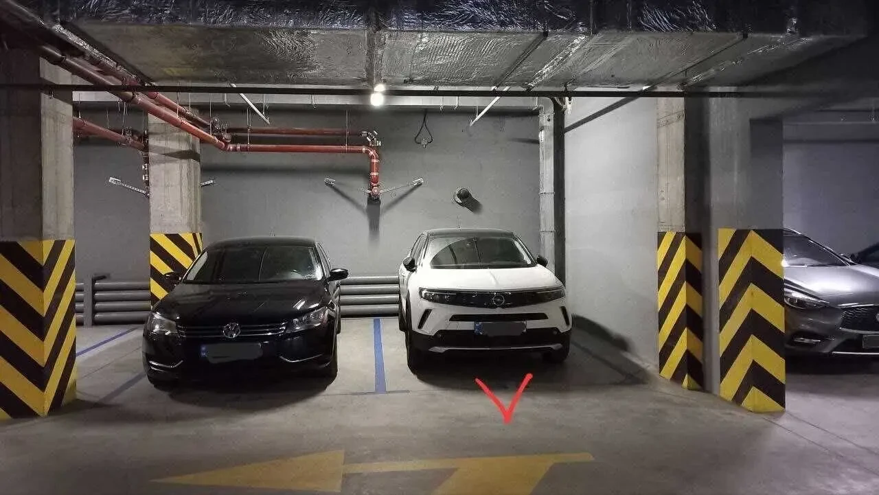 Крытый паркинг в центре ОдессыМукачевский переулок, район Музкомедии. 4