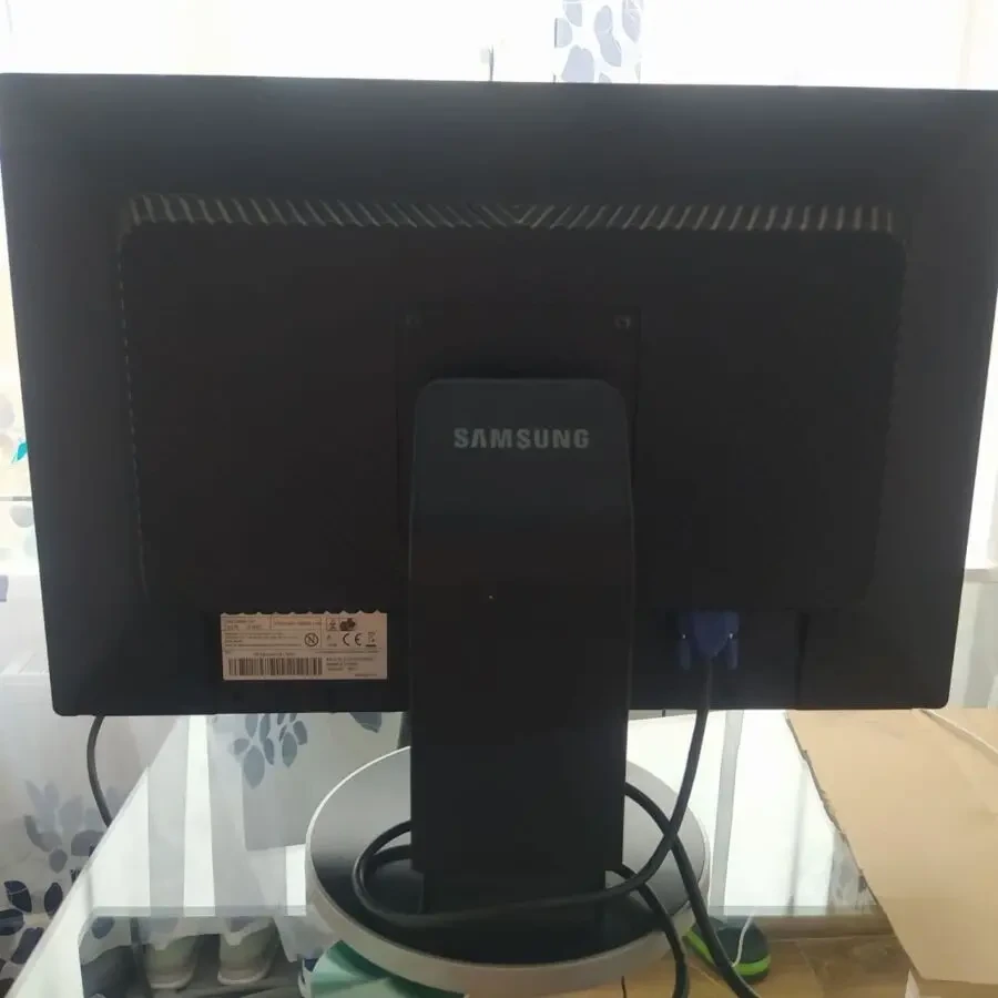 Монитор Samsung 225bw 2