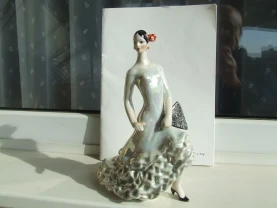 Фарфор Кармен -балерина роз . 24 х 19 см. ссср. Київ 1 -сорт.