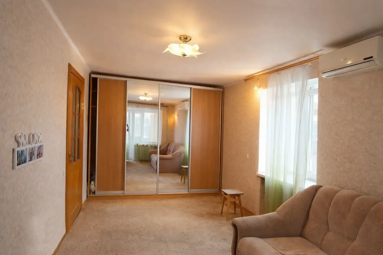 1 - комн. пр. Правды (р-н ТЦ 'Океан'). Мебель. Техника.