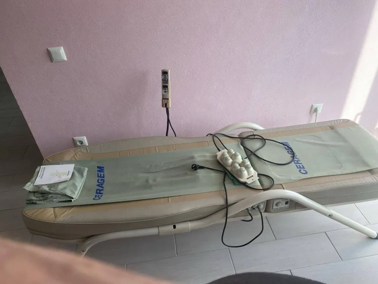 Корейская нефритовая массажная кровать Seragem Cgm-m3500 2