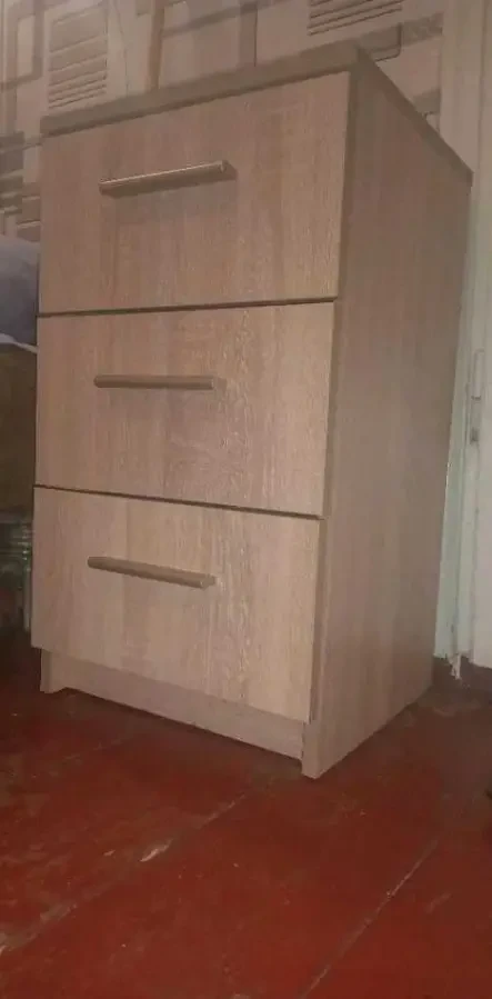 Комод для спальні з 3 шухлядами з ламінованого ДСП, комод в кімнату 3