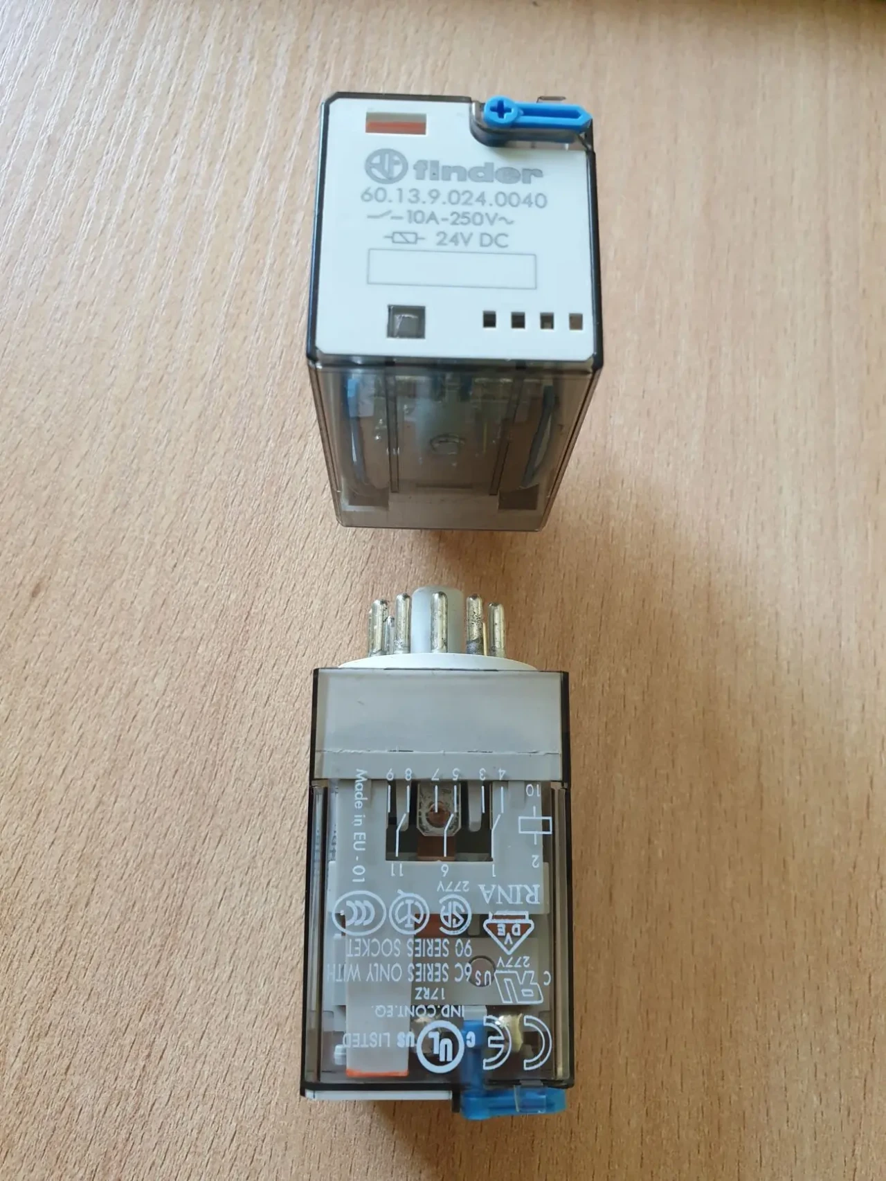 Силове реле серії 60 Finder 60.13.9.024.0040 4