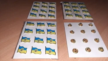 Значок патріотичний металевий прапор україни з гербом