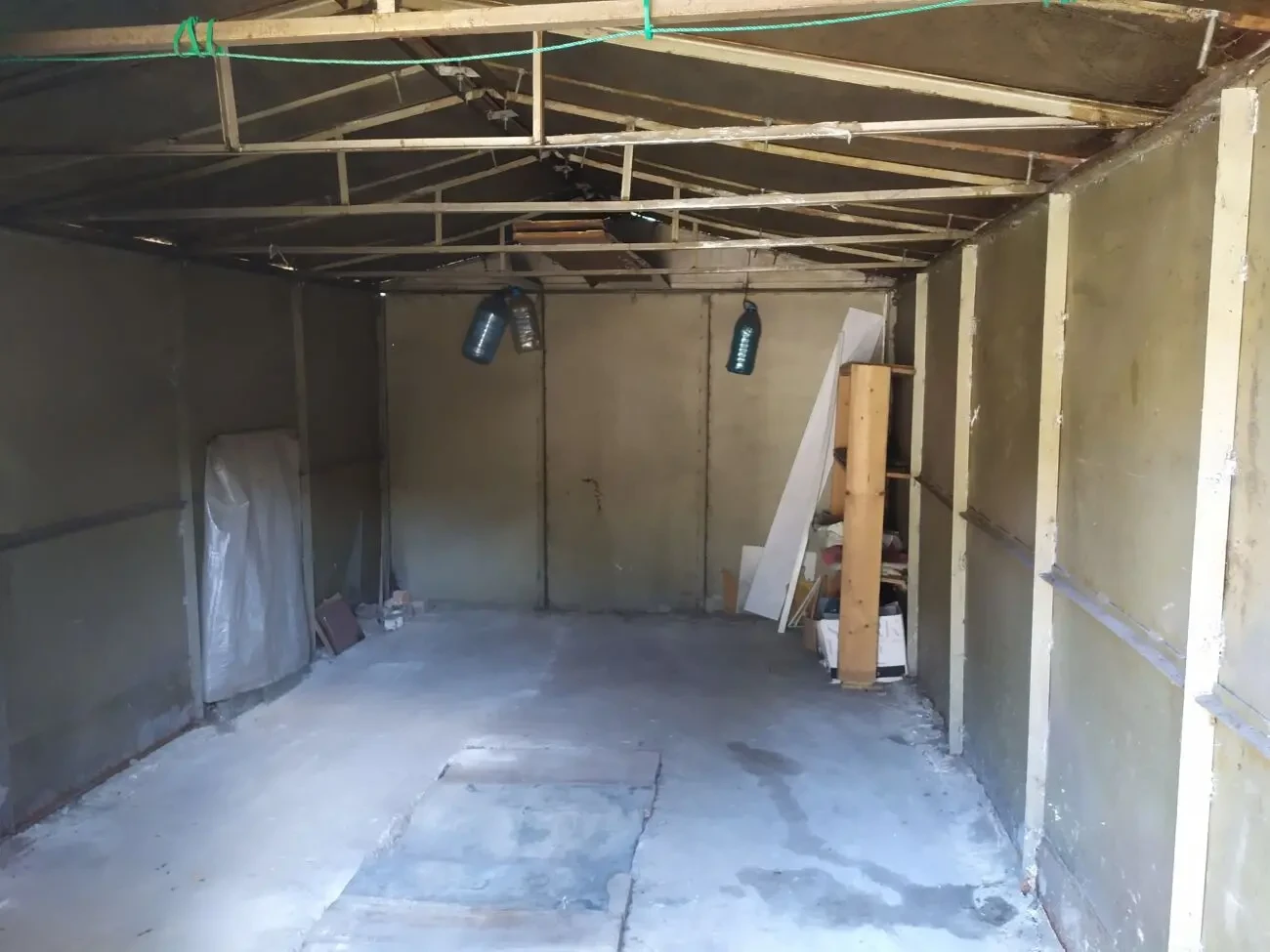 Гараж металлический на стоянке 3