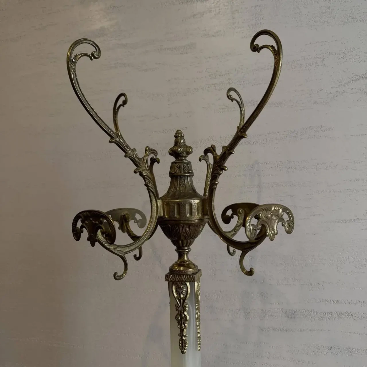 Вішак для одягу бронзовий з оніксом вінтаж 10