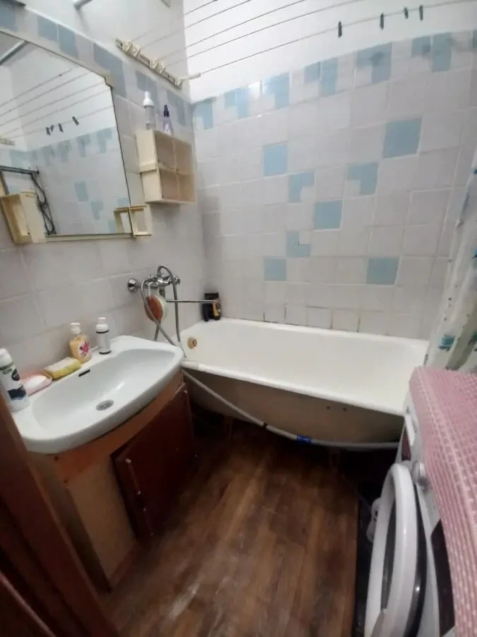 Продається 3-х кімнатна квартира 10