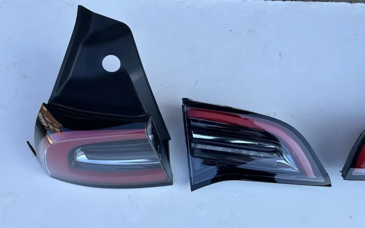 Задні ліхтарі (стопи)LH / RH на Tesla Model 3 та Tesla Model Y 3
