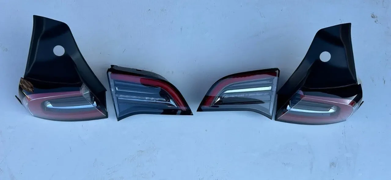 Задні ліхтарі (стопи)LH / RH на Tesla Model 3 та Tesla Model Y