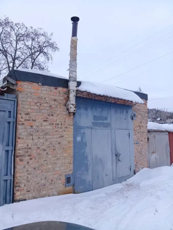 Продам капітальний цегляний гараж з високими воротами та грубою 3
