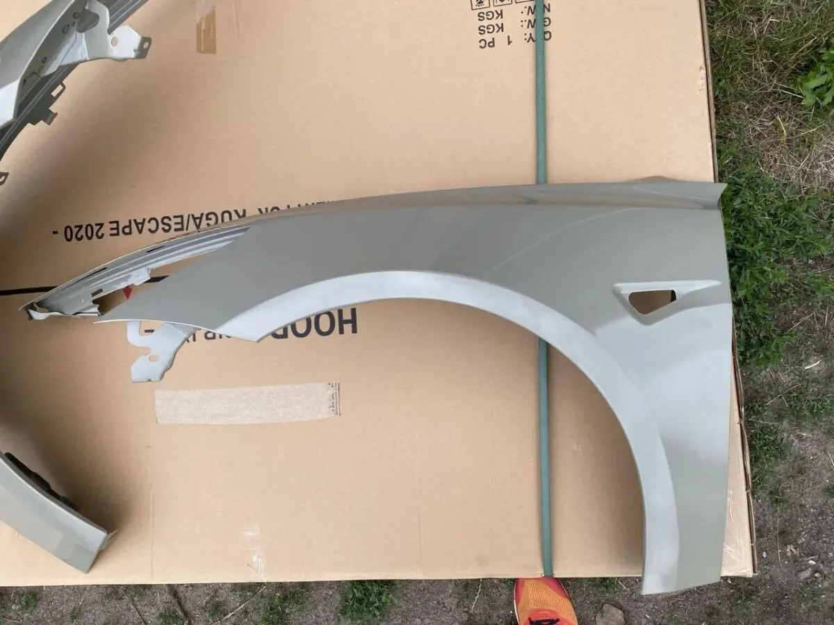 Передні крила LH / RH на Tesla Model 3 4
