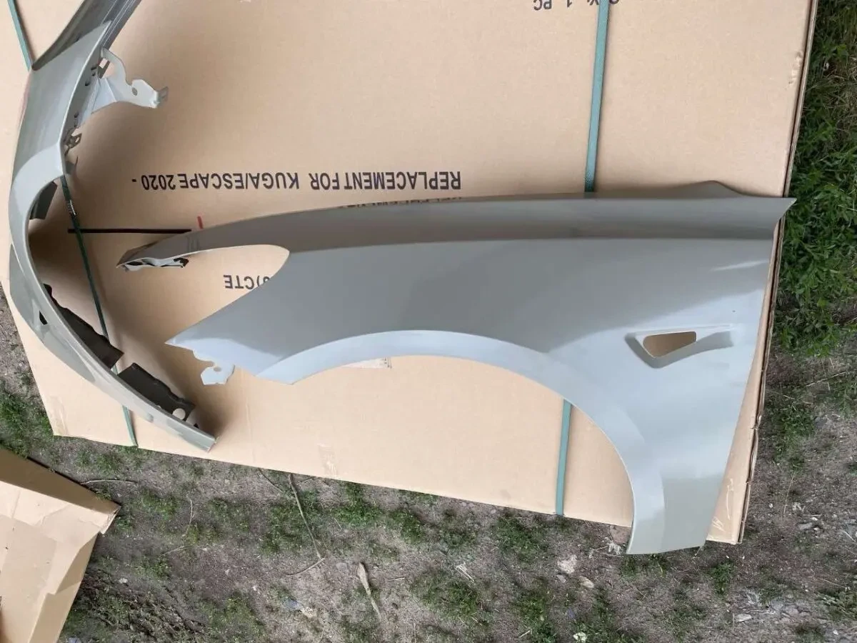 Передні крила LH / RH на Tesla Model 3