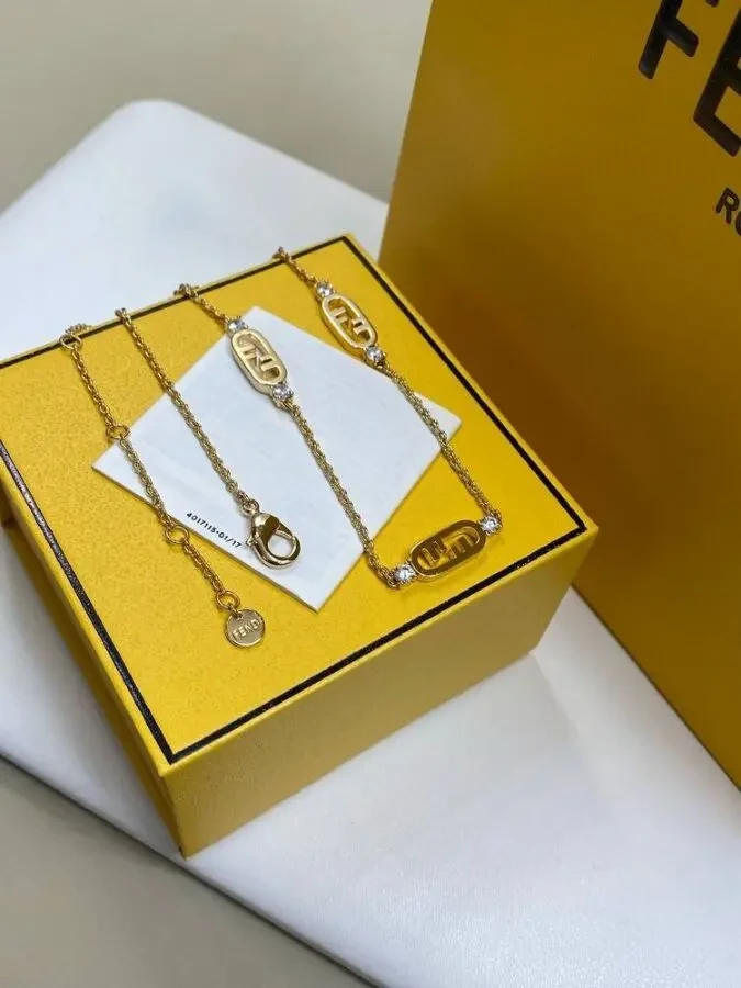 Сережки Fendi 8