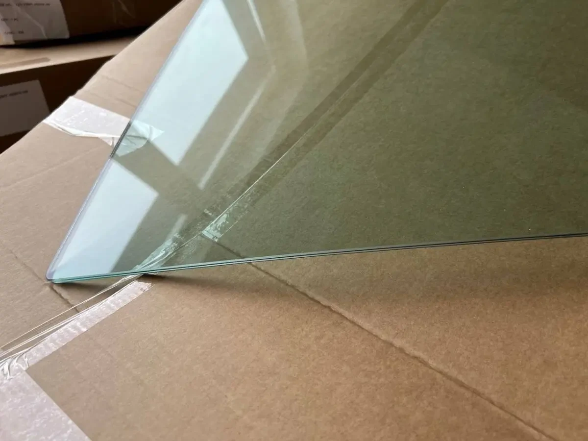 Скло двері передньої LH / RH Tesla Model Y 4