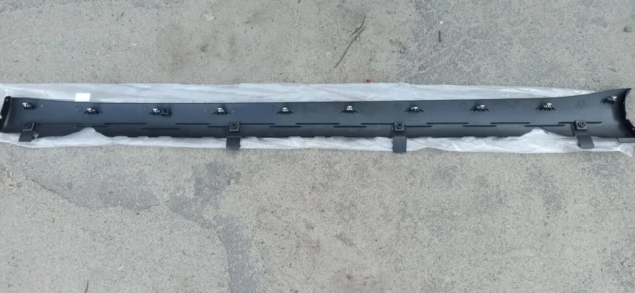 Накладка порога ліва та права LH / RH на Tesla Model 3