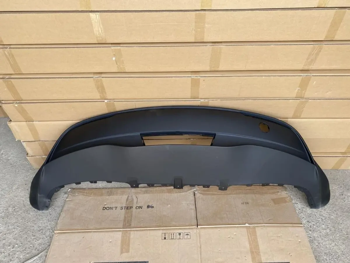 Накладка нижня заднього бампера (губа / дифузор) Tesla Model Y 2