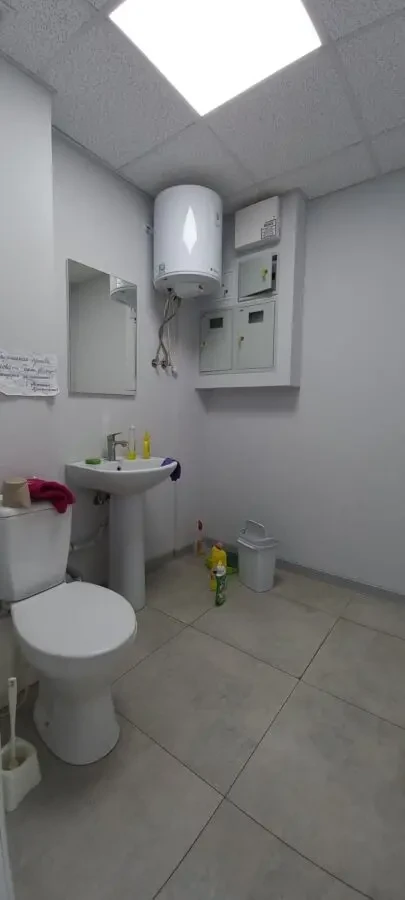 ПРОДАМ нежитл.приміщ.(торгова площа) - 156,5 м2, ст.м.Позняки 8