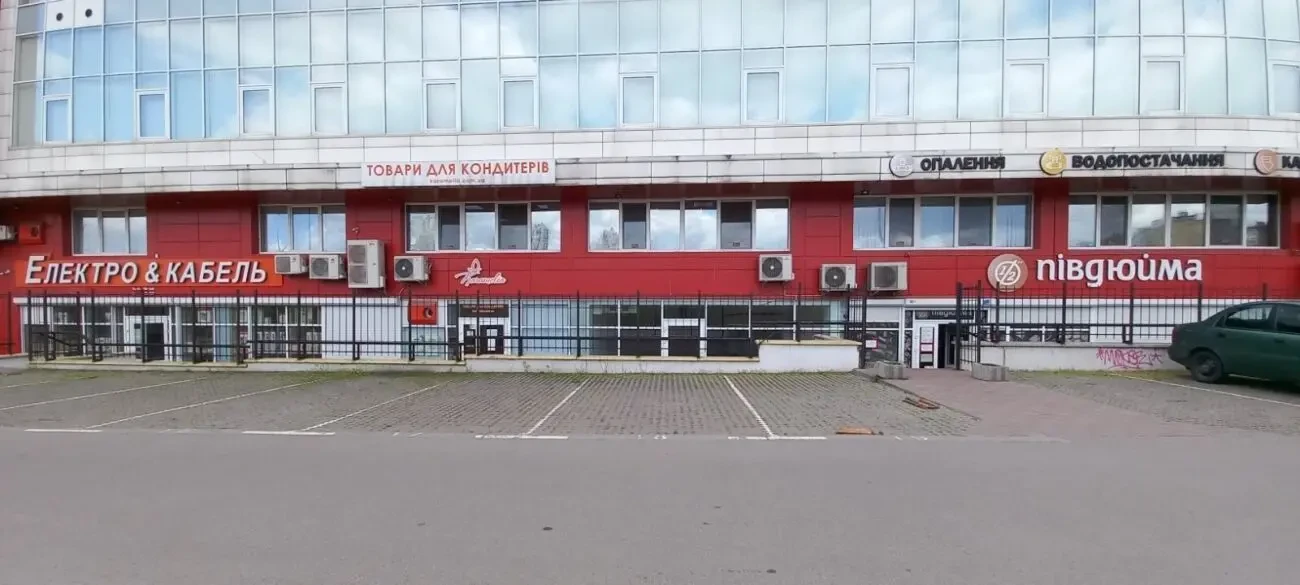 ПРОДАМ нежитл.приміщ.(торгова площа) - 156,5 м2, ст.м.Позняки 3