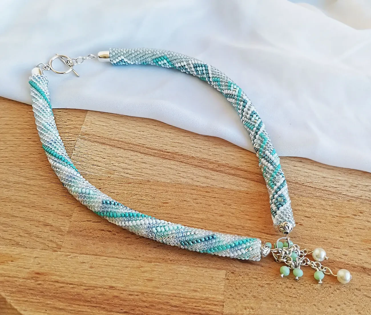 Прикраса із бісеру кольє-джгут Лазурний бриз 8