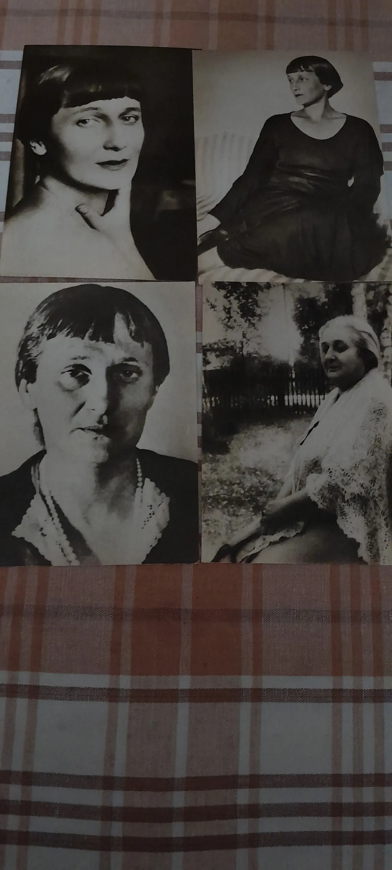 Ахматова. Комплект из 18 фото со стихами на обороте. 1988