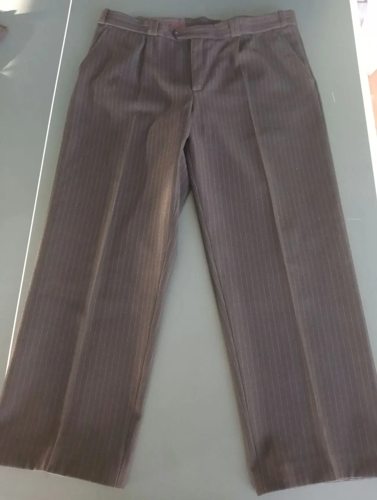 Штани чоловічі чорні в тонку смужку 2