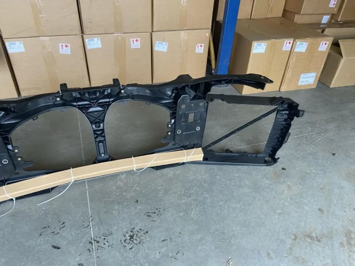 Передня панель (телевізор, панель радіатора) Tesla Model S Restylin 2