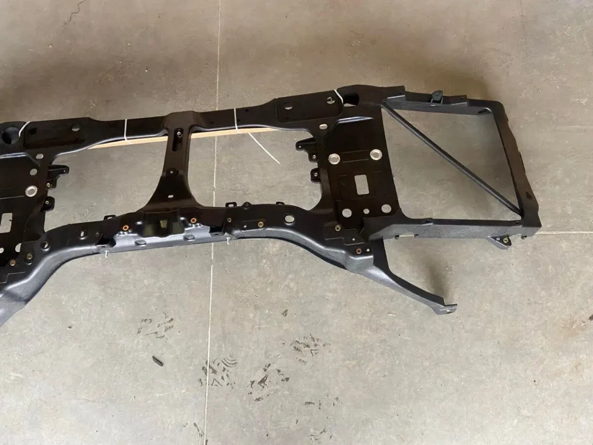 Передня панель (телевізор, панель радіатора) Tesla Model S Restylin 3