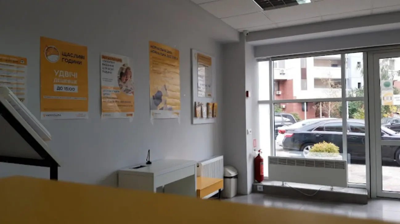 ПРОДАМ нежитл.приміщ.(магазин) 65  м2. БЦ Паралель. Ст.м.Позняки 5