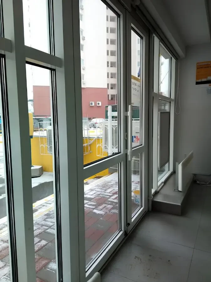 ПРОДАМ нежитл.приміщ.(магазин) 65  м2. БЦ Паралель. Ст.м.Позняки 6