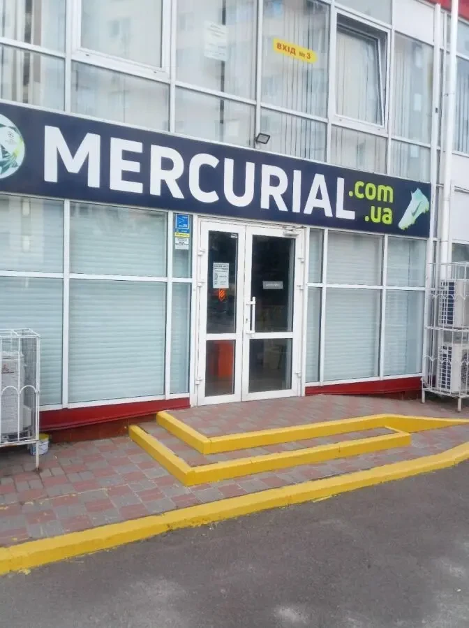 ПРОДАМ нежитл.приміщ.(торгова площа) 144 м2, ст.м.Позняки