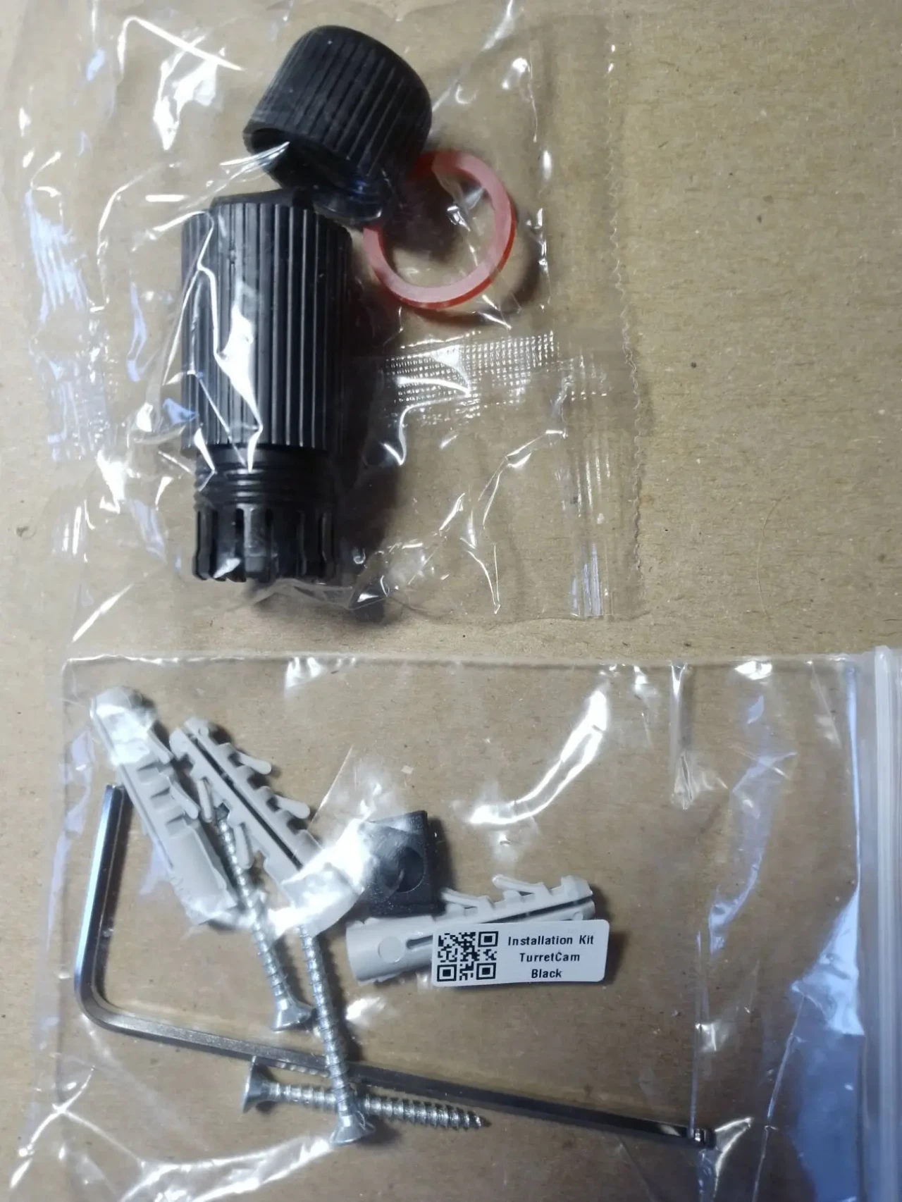 Крепежные элементы для камеры Ajax поворотной, саморезы, отвертка