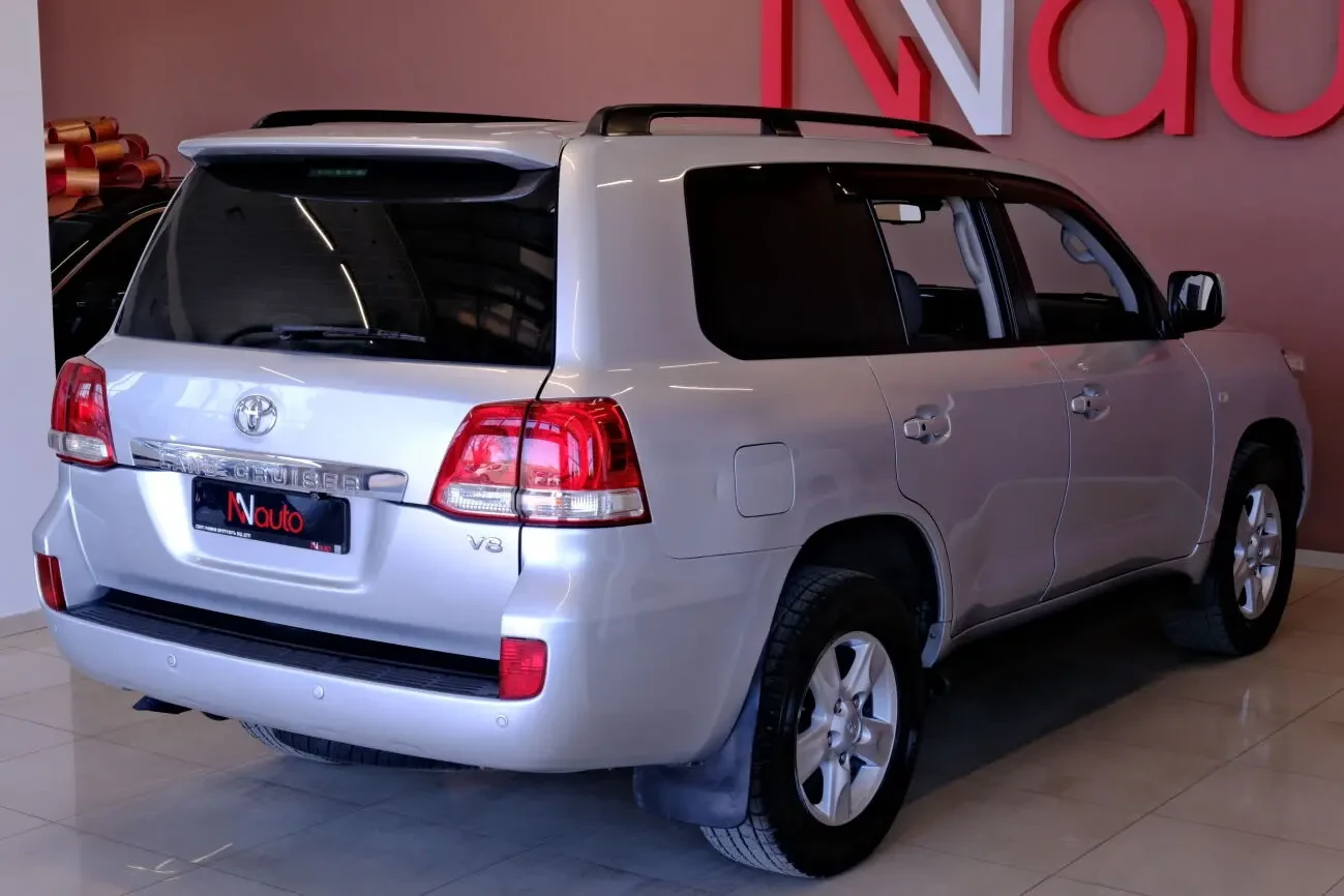 Toyota Land Cruiser 7