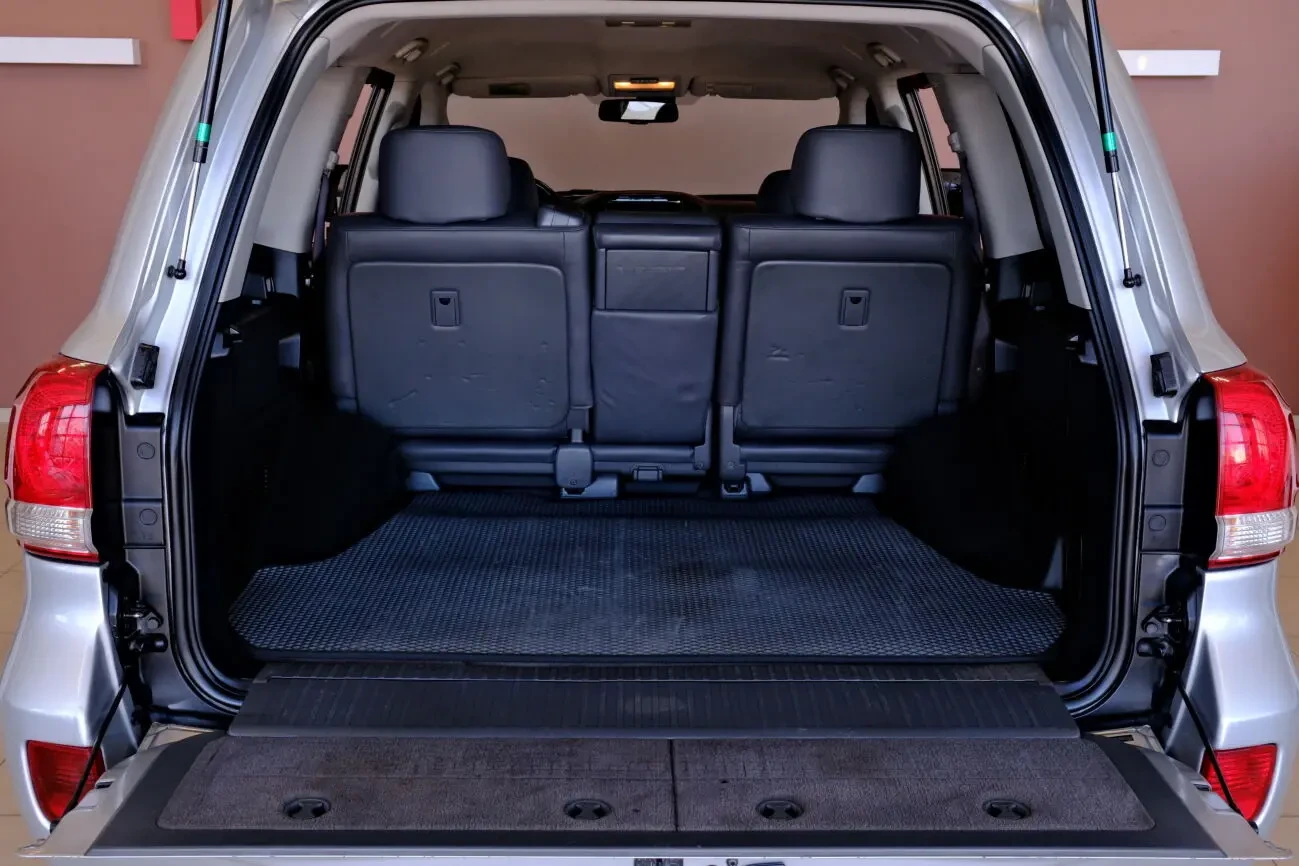 Toyota Land Cruiser 9