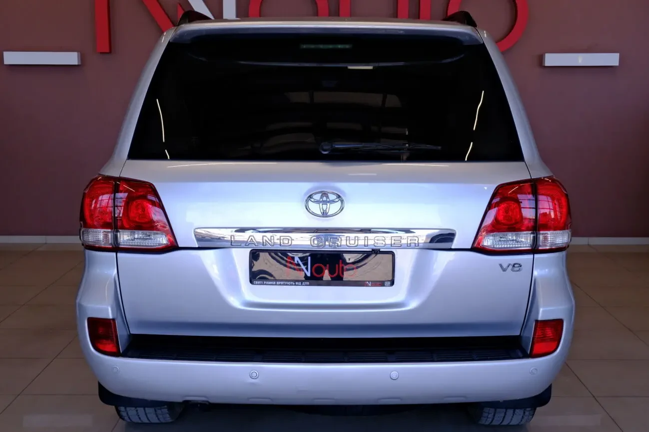 Toyota Land Cruiser 8