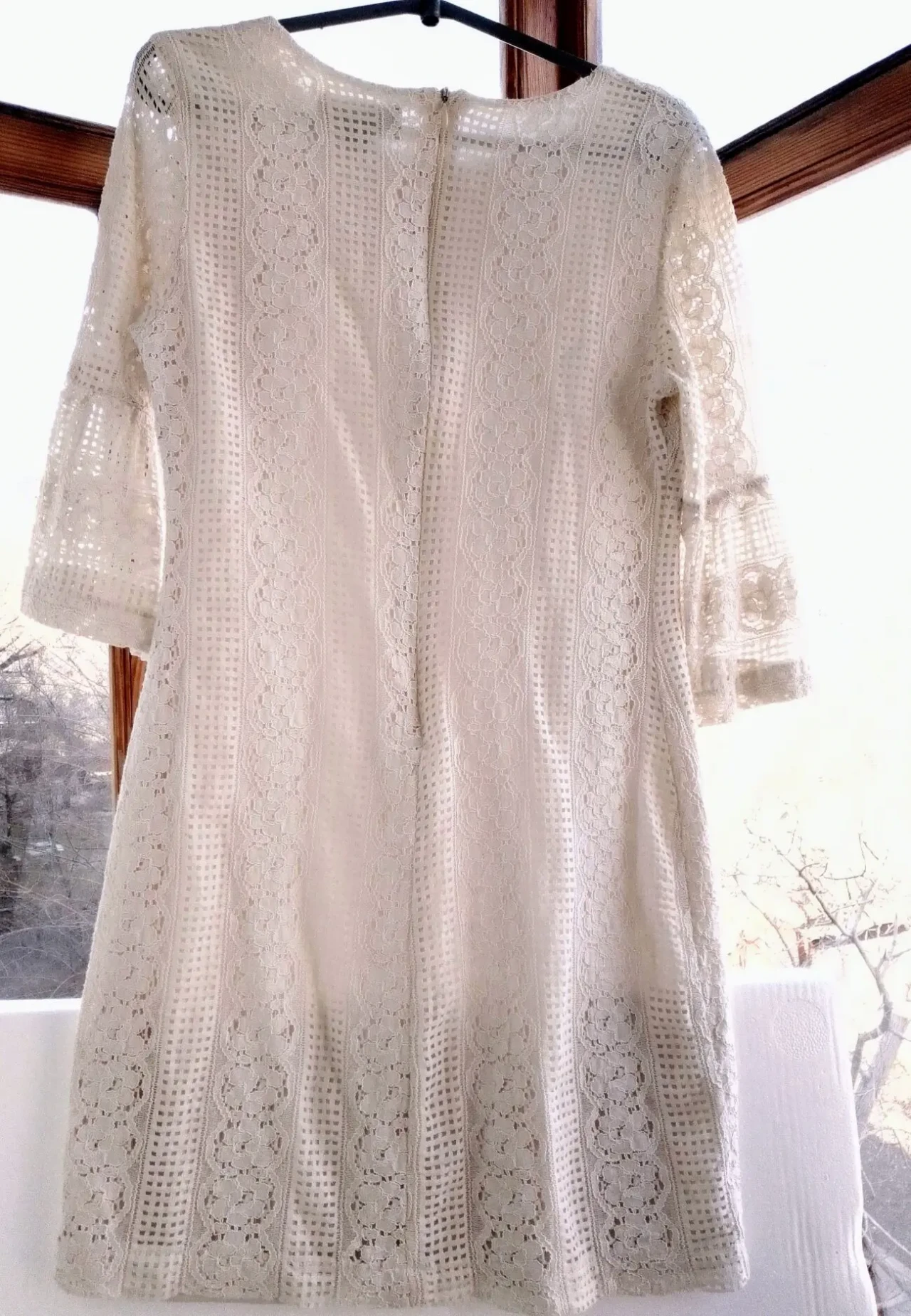 Белое платье кружево цветы полоски миди с 10, молния, длинные рукава 2