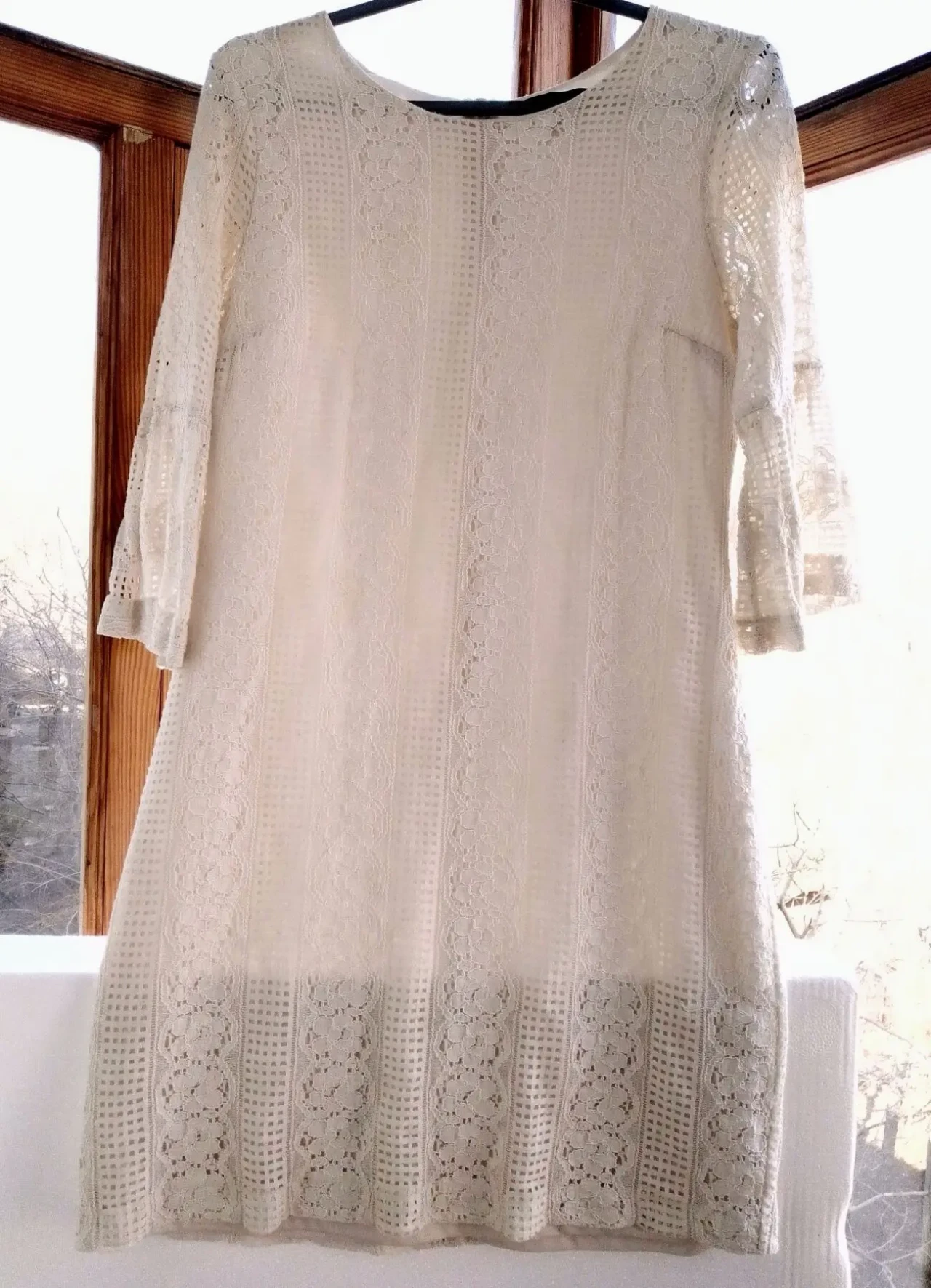 Белое платье кружево цветы полоски миди с 10, молния, длинные рукава